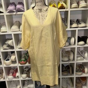 Banana Republic new woman’s Yellow V-Neck Women's Top size xl